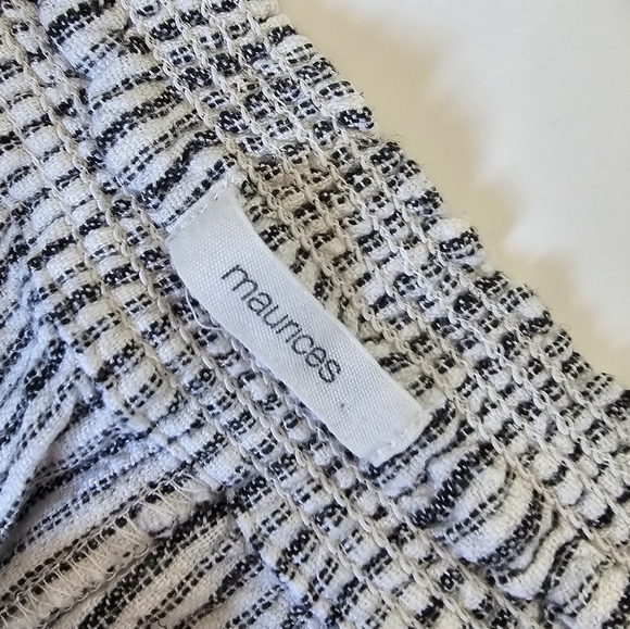 Maurices S Stretchy Striped Gray Women's Shorts - Picture 2 of 5